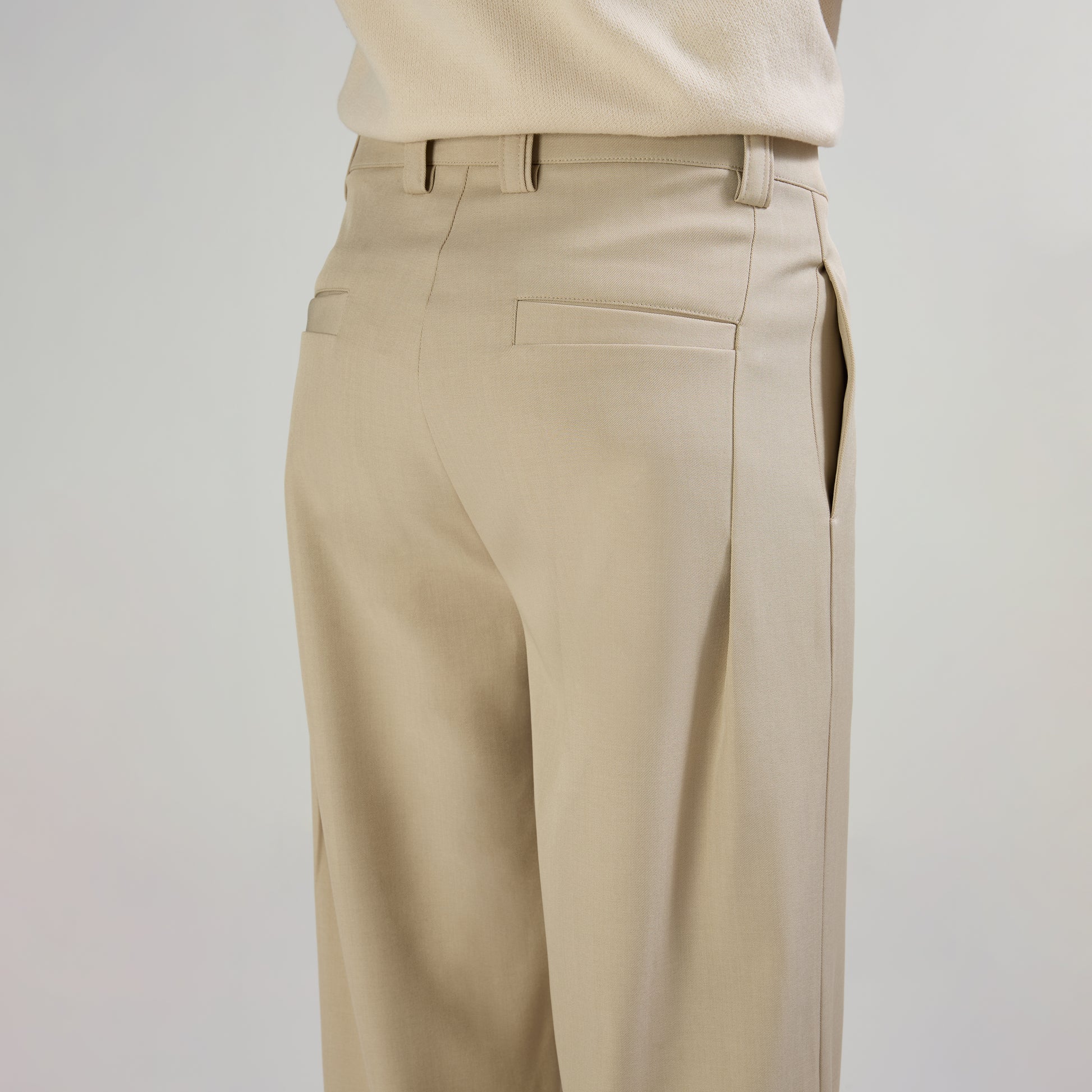 CLASSIC PLEATED TROUSERS - CREAM
