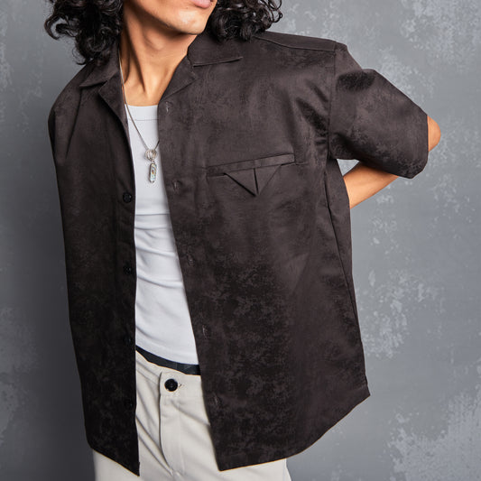 Jacquard shirt, abstract tonal pattern, welt pocket, fixed pleated pocket square, one piece Cuban style collar, slit at the bottom of the side seam. UNISEX, RELAXED FIT, SIZE AVAILABLE S TO XXL, PLUS SIZE CLOTHING, SHIRT, JACQUARD, POLO SHIRTS,SHIRT DESIGN, SHIRT PATTERN, SHIRT SIZING, SHIRTS FOR MEN, SHIRTS FOR GIRLS, SHIRT DESIGN FOR MEN, SHIRT DESIGN FOR GIRLS, SHIRT FOR WOMEN, SHIRT SIZE CHART, JACQUARD SHIRT DESIGNS 2021, JACQUARD SHIRT LIMELIGHT, TONAL MOCHA, 100 % COTTON, people also ask