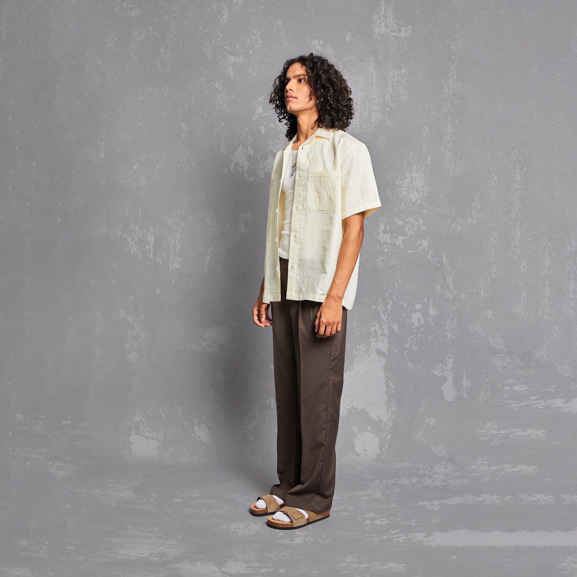 minimal shirt, linen, neat look, breathable fabric, 100 % linen, relaxed fit, summer outfit inspiration, menswear, mens wear style, look of the day, essential outfit, warping theories, spring summer 2023, people also ask