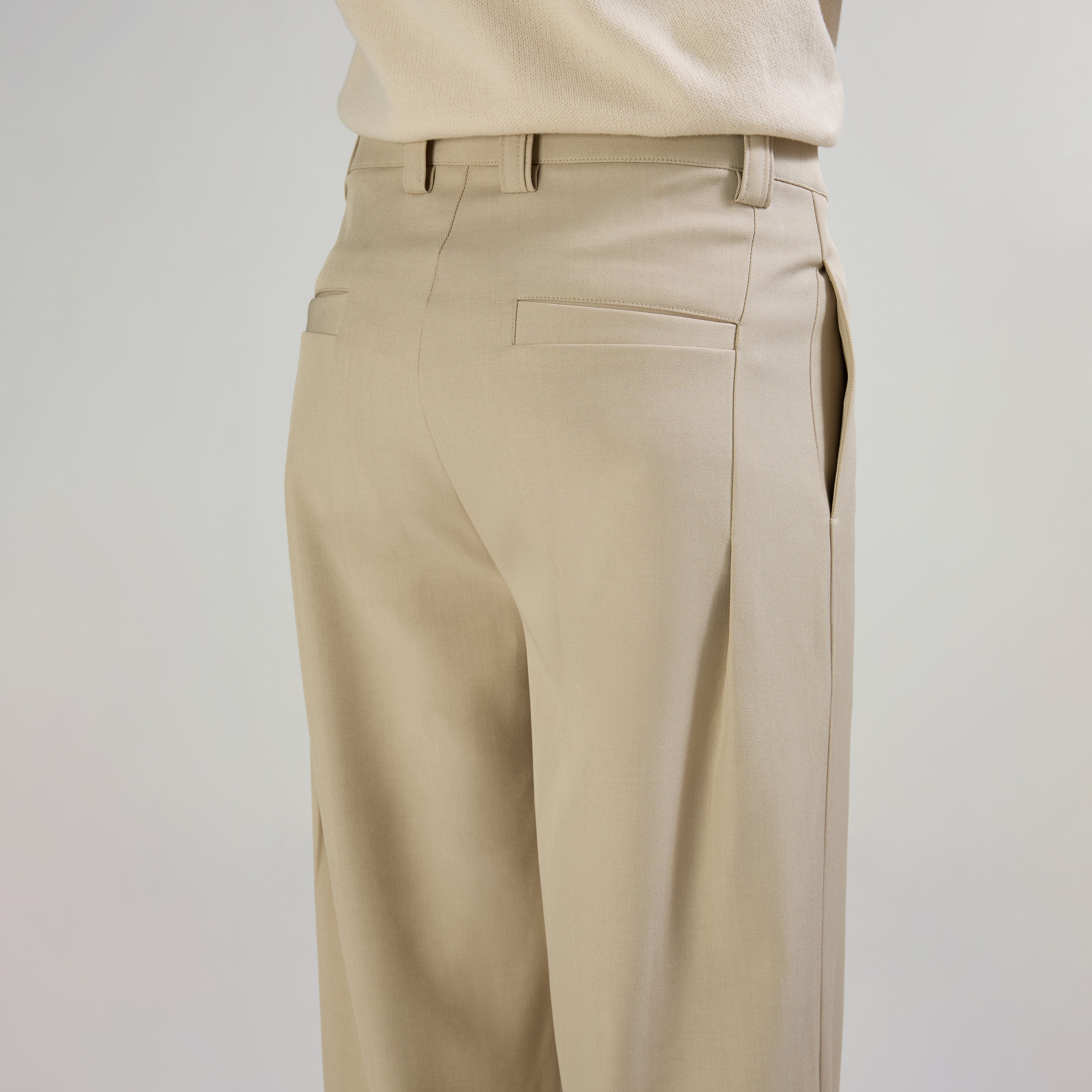 CLASSIC PLEATED TROUSERS - CREAM