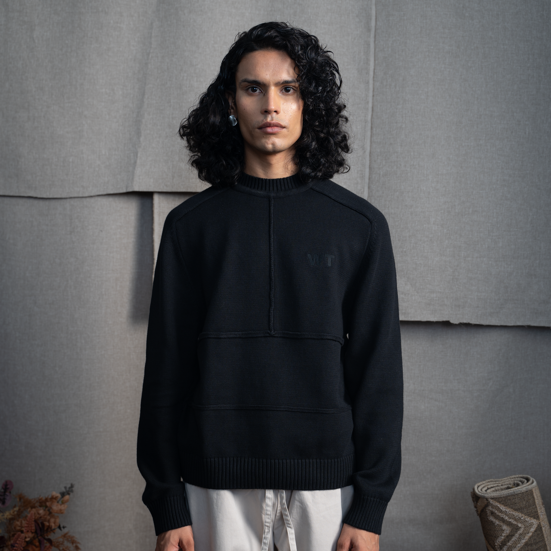 KNITTED CREW NECK JUMPER - RICH BLACK