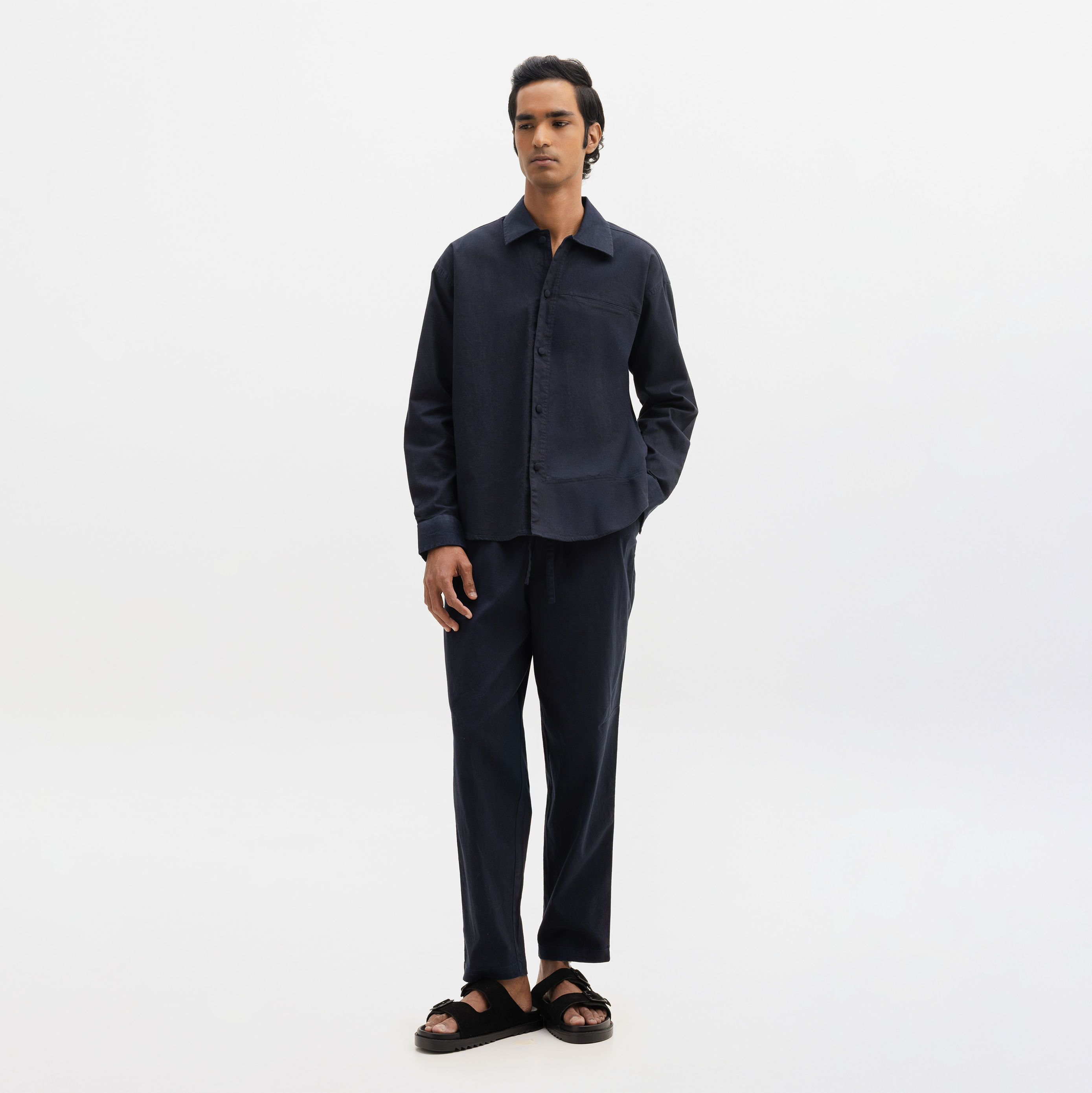COTTON SPREAD COLLAR SHIRT - NAVY