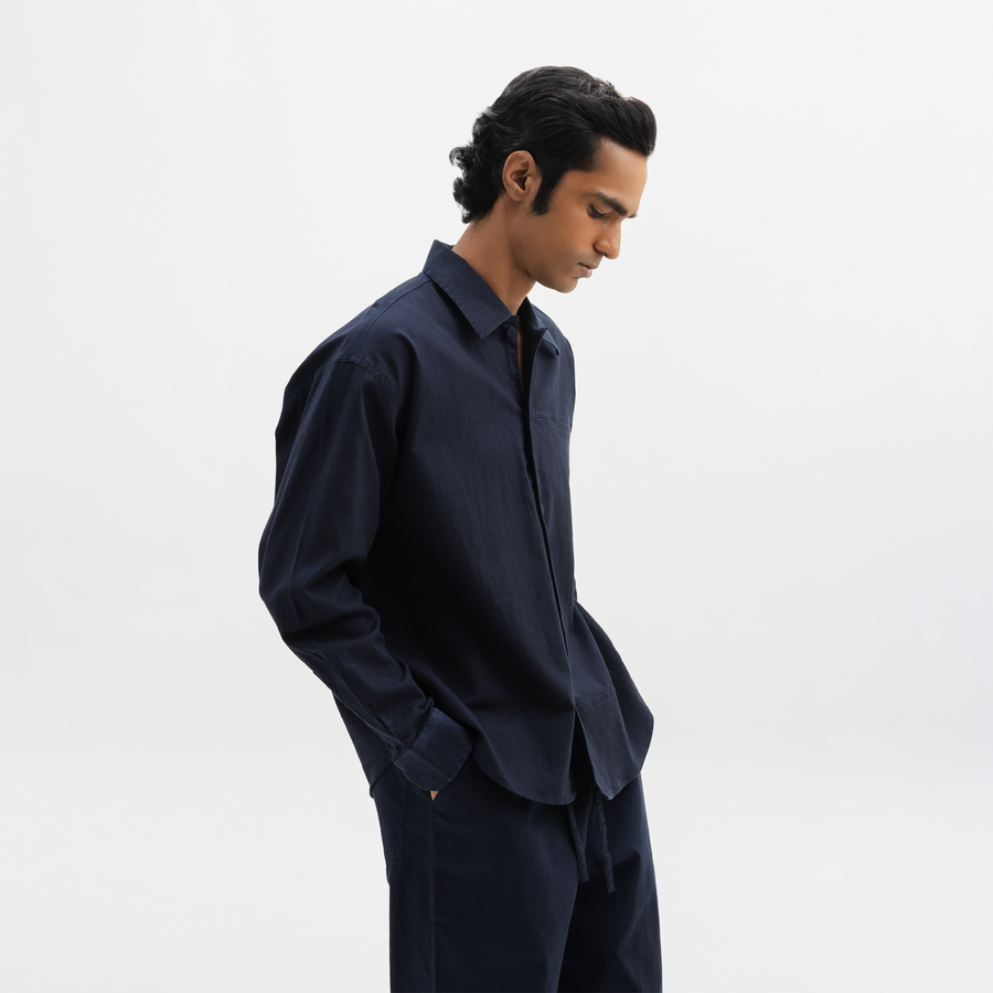 COTTON SPREAD COLLAR SHIRT- NAVY