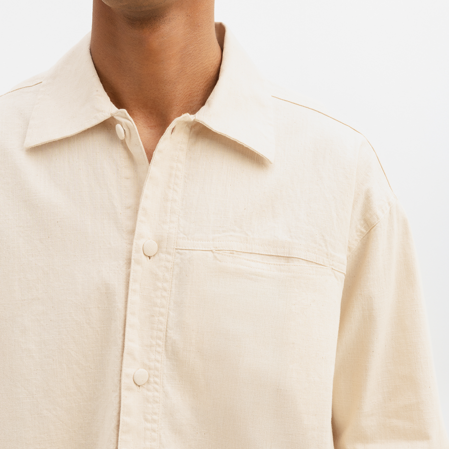 COTTON SPREAD COLLAR SHIRT- NATURAL