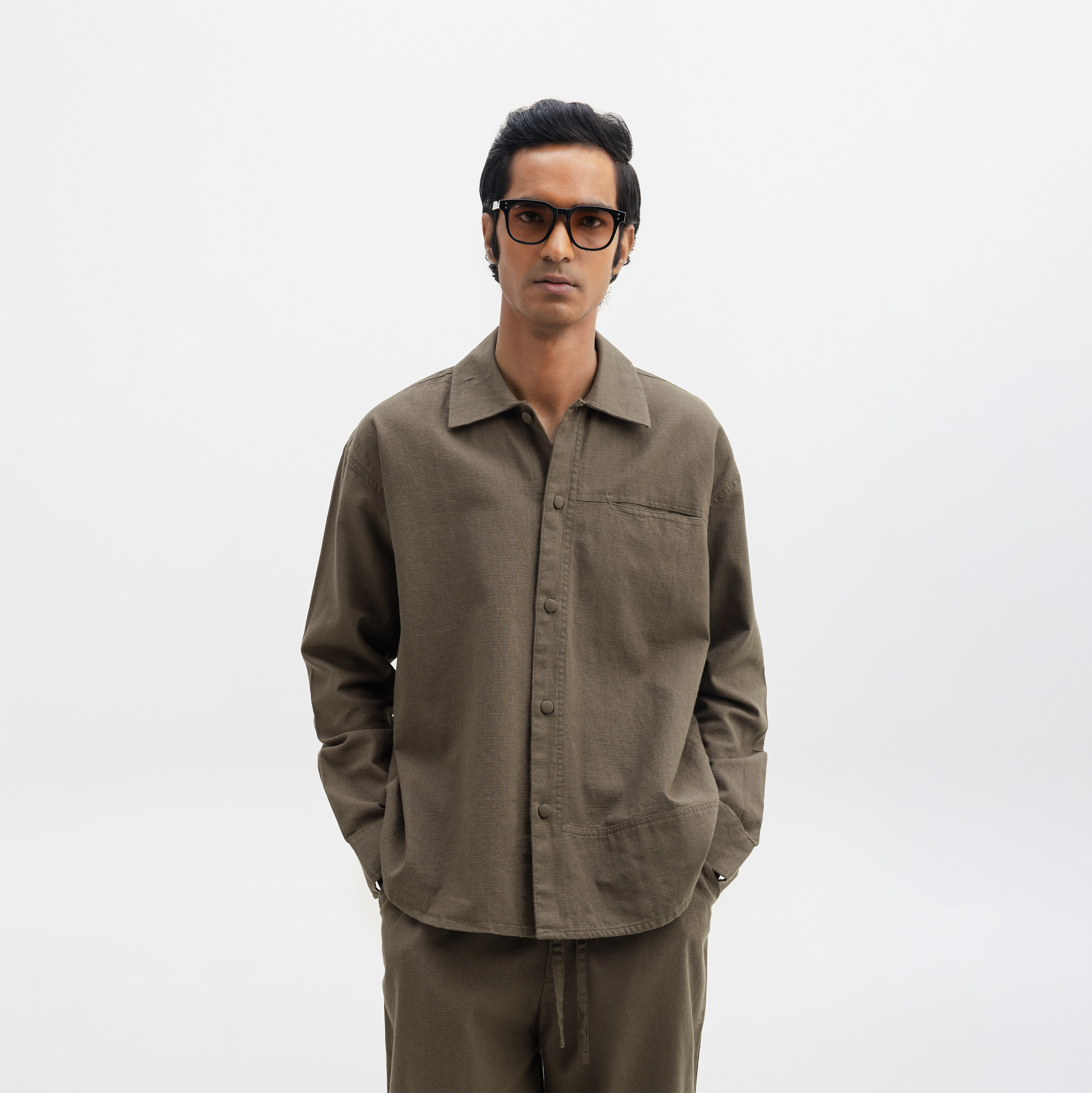 COTTON SPREAD COLLAR SHIRT - OLIVE