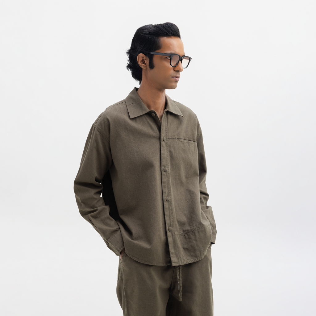 COTTON SPREAD COLLAR SHIRT - OLIVE