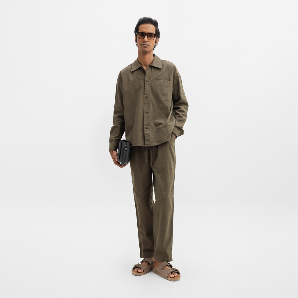 COTTON SPREAD COLLAR SHIRT - OLIVE
