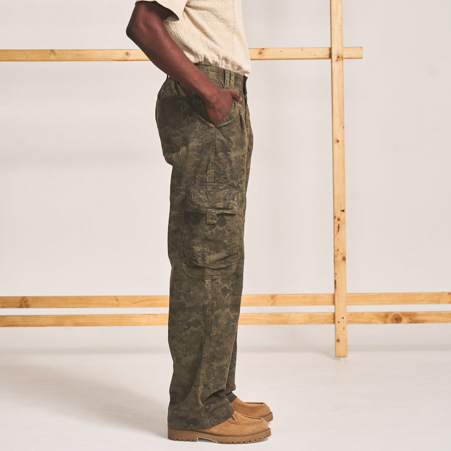 STRAIGHT LEG CARGO PANTS- CAMO GREEN