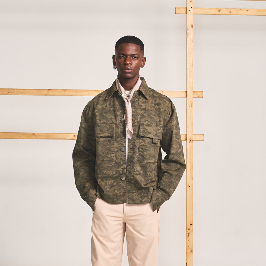 SPREAD COLLAR SHIRT JACKET- CAMO GREEN