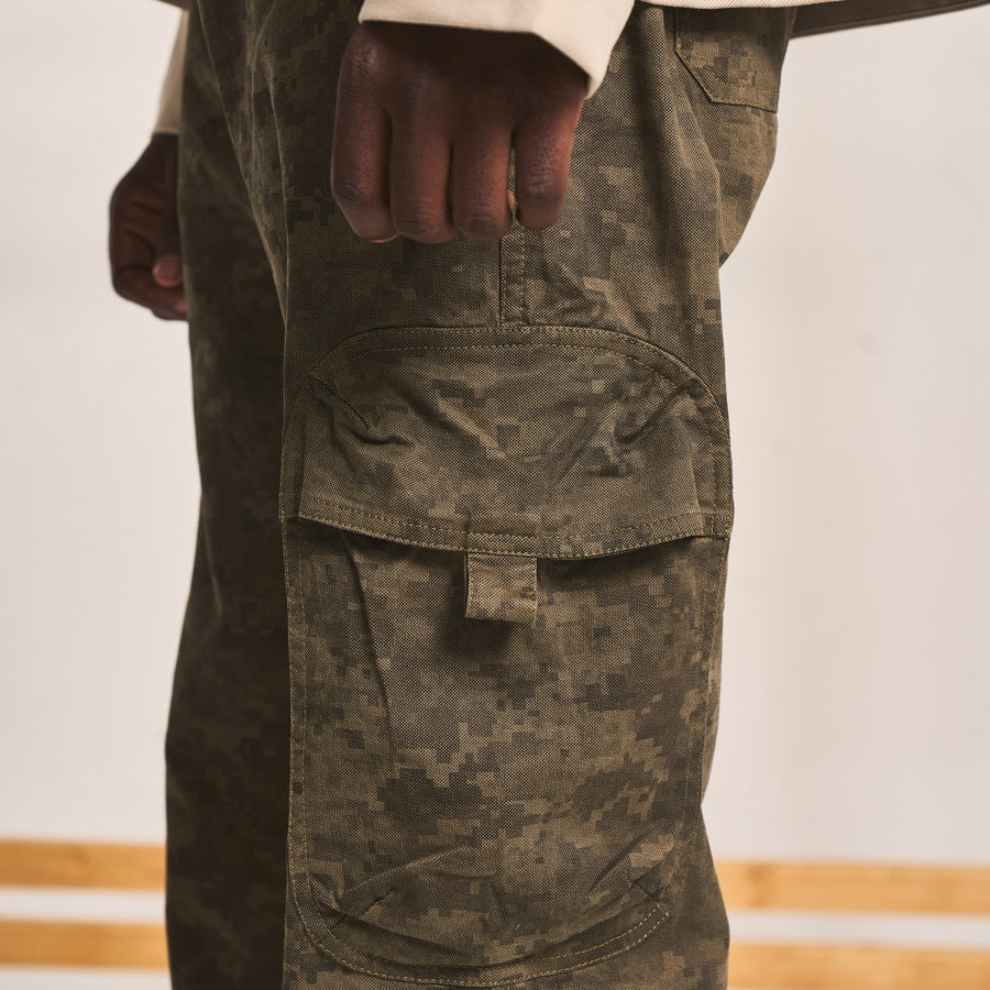 STRAIGHT LEG CARGO PANTS- CAMO GREEN