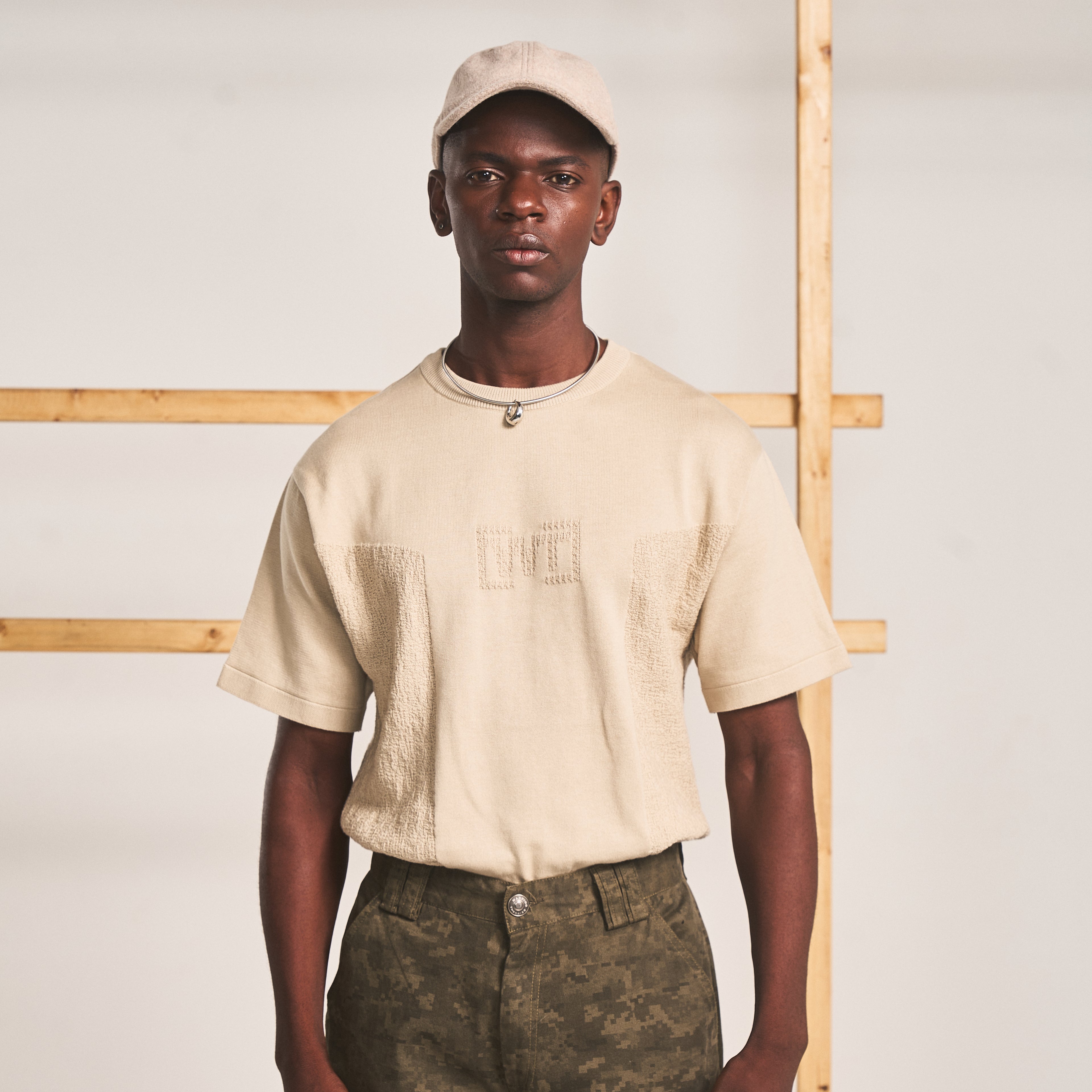 TEXTURED KNIT T-SHIRT - SANDSTONE