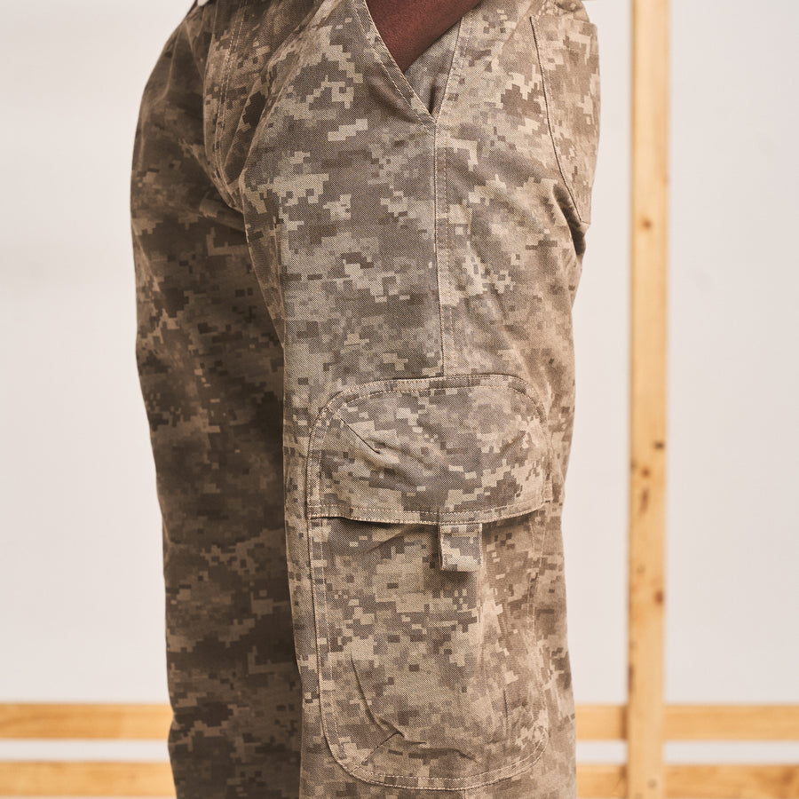 STRAIGHT LEG CARGO PANTS- CAMO BROWN