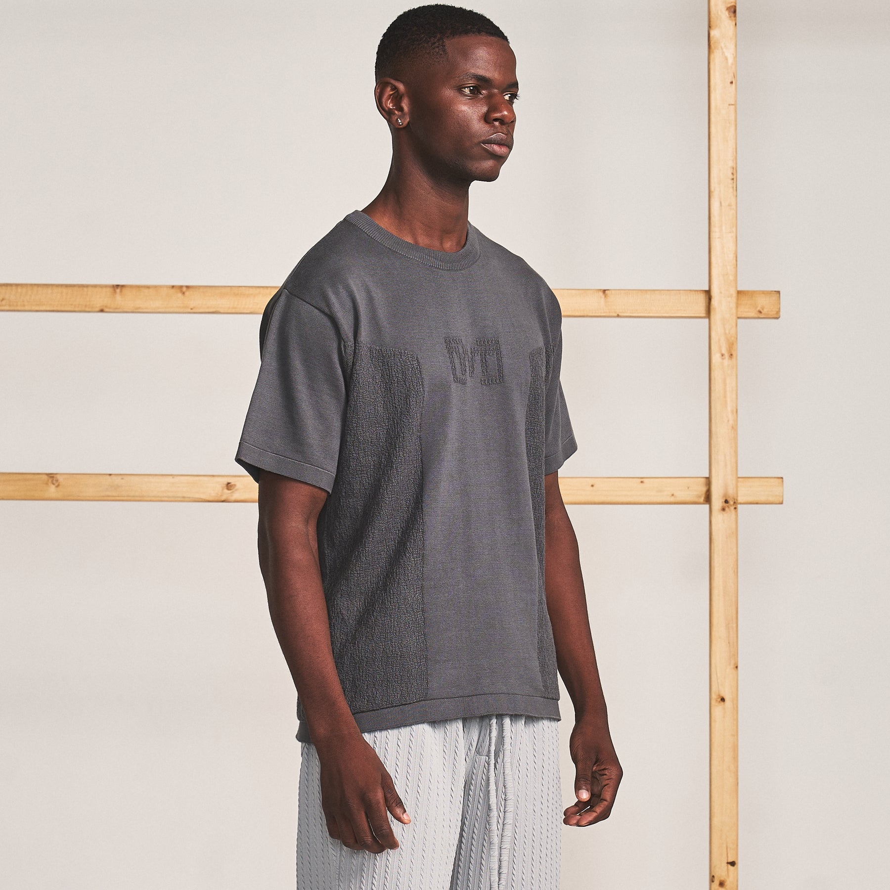 TEXTURED KNIT T-SHIRT- GRANITE