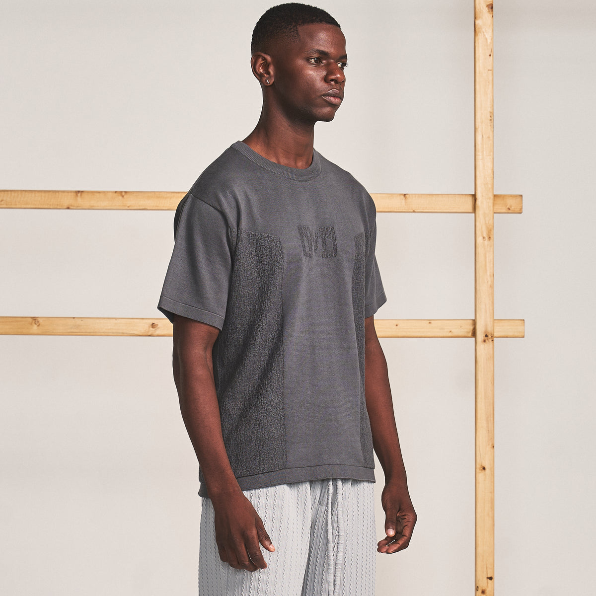 TEXTURED KNIT T-SHIRT - GRANITE